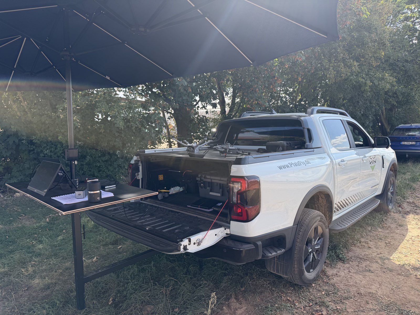 Maschinenausstellung mit Hack- und Pflanztechnik beim Feldtag Queckbrunnerhof